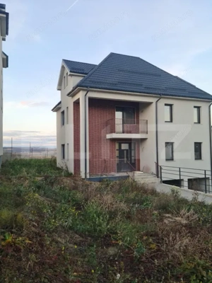 Vilă D+P+E+M și teren în zona de lux a Dezmirului! 