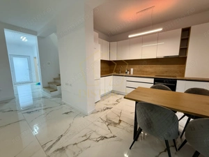 Duplex despartit prin garaj cu 5 camere  |  Dumbravita - imagine 2