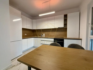 Duplex despartit prin garaj cu 5 camere  |  Dumbravita - imagine 5