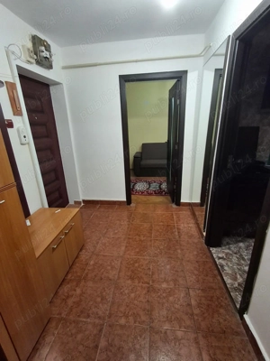 Inchiriez 3 camere Sd zona centrala