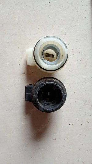 socluri pentru becuri auto