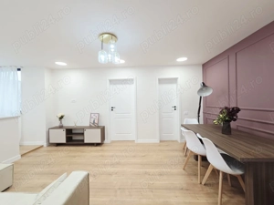 Apartament cu trei camere renovat mobilat GATA DE MUTAT