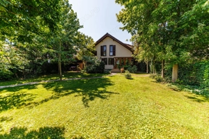 Locuiește lângă pădure, dar cu toate facilitățile la îndemână - imagine 23