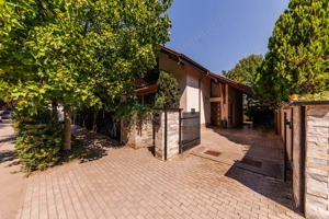 Locuiește lângă pădure, dar cu toate facilitățile la îndemână - imagine 25