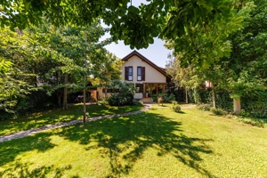 Locuiește lângă pădure, dar cu toate facilitățile la îndemână - imagine 33