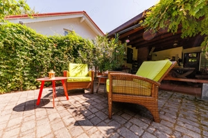 Locuiește lângă pădure, dar cu toate facilitățile la îndemână - imagine 32