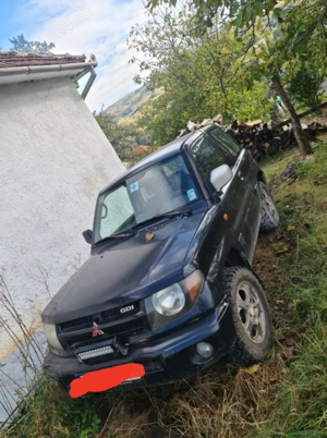 Se vinde mitsubishi pajero pinin pentru dezmembrat sau reparat Motorul functional 4 4 functional