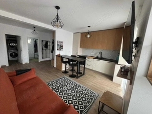 Apartament cu 3 camere si curte