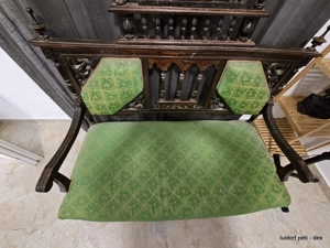 Canapea veche din lemn massiv