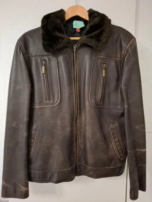 Jacheta matlasata din piele cu guler de blana