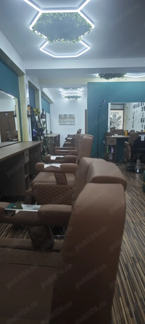 Frizer pentru colaborare   închiriere scaun