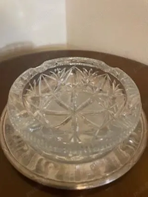 Frumoasa scrumiera din cristal - stare impecabila;