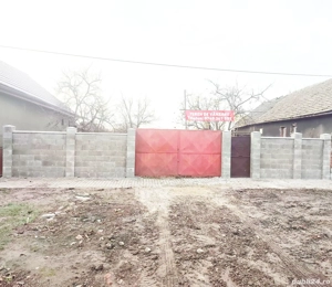 Teren intravilan, între case, 1000 mp, cu gard nou la stradă