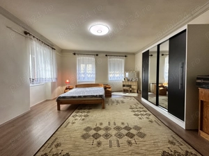 Komádiban tágas polgári jellegű beköltözhető állapotú ház szép udvarral eladó 