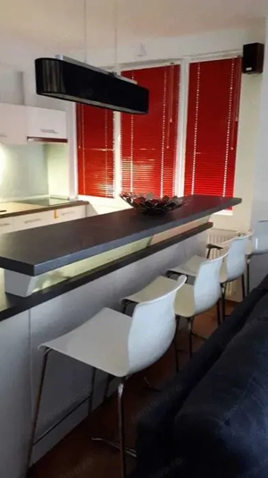 Ultrancetral - Inchiriere apartament 4 camere - Piata Trandafirilor - imagine 2