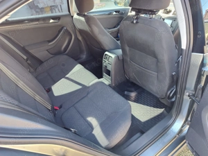 Volkswagen Jetta 1.6Tdi 105cp Euro5   An 2011 08 - imagine 4