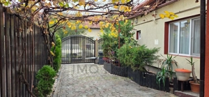 Casa individuala. Mobilata si utilata. Garaj.