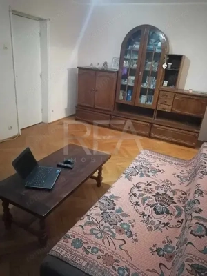Apartament 3 camere Titan – Str. Vasile Goldiș, etaj 8, balcon