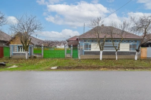 Casă cu anexe si teren de 759mp in Misca
