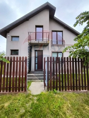 Casă / Vilă cu 4 camere la 25 min de Piata Victoriei - Tartasesti