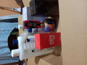 Vând produse cosmetice