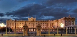 De vanzare teren intravilan ingradit cu utilitati PUZ 1000mp. Pret 93000 euro 