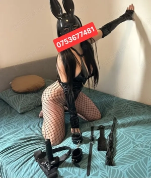 "Arta Masajului: Relaxare și Dominare prin Stimularea Prostatei"