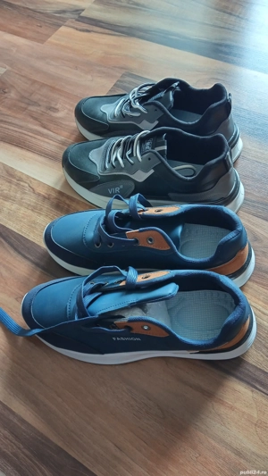 vând doua perechi de adiasi mărimea 43 42 