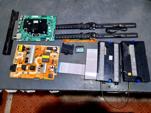 Module diverse dintr-un televizor led Samsung model UE55AU7172U