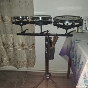 Vând Percuție Remo Folosite doar ín casă pentru studiu mărimile 6 8 10 dau si 2 fete de rezerva 