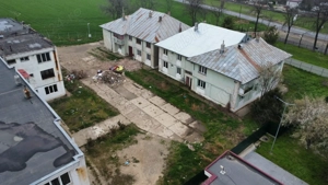 De Vânzare   Închiriere   teren + construcții