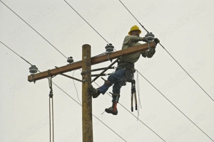 Canada -10 electricieni (Linemen) - muncitori la inaltime 4.500 -5000 EUR - imagine 3
