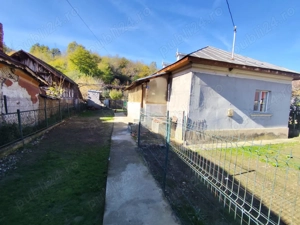 Casă de vânzare într-o zonă liniștită și vecini minunați - imagine 2