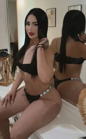 Forme voluptoase Sidonia 3zile in oras - imagine 5