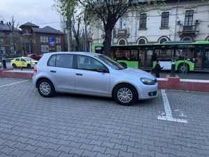 Vând Golf 6 1.4 MPI 80 CP 5 trepte an de fabricație 2010 unic proprietar 83.000 km - imagine 5