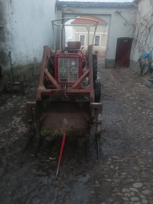Vând tractor international 423