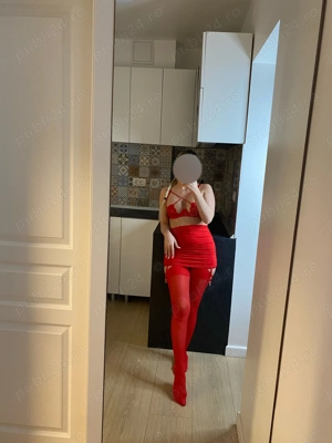 Emilia discretă și aproape de Sala Palatului  - imagine 4