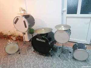 vând tobe tradiționale pentru sărbători