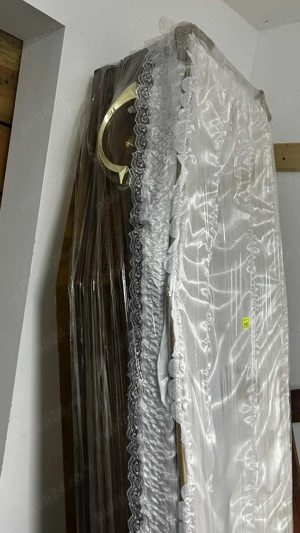 Vând capac frigorific și sicrie