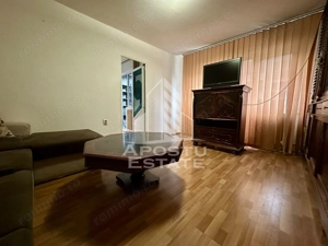 Apartament cu 3 camere, etajul 2, zona Sagului