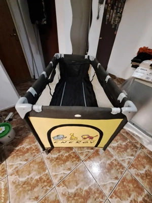 Pătuț de tip țarc