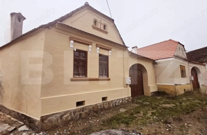 Casa individuala cu doua camere,60 mp utili,500 mp teren,Garbova
