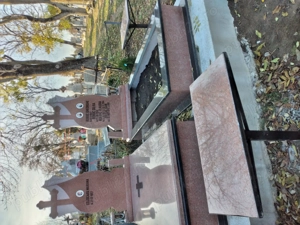 Monumente funerare (cavouri) - imagine 2