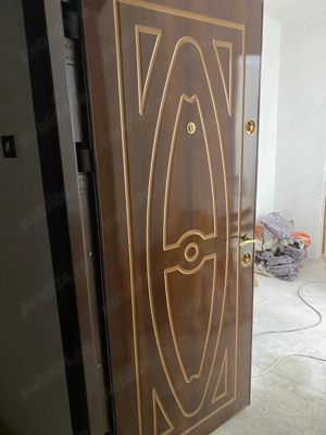 Ușă metalică de exterior stare foarte bună