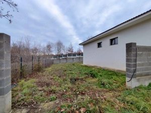 Casa noua de vanzare, nivel parter, living generos si 3 dormitoare - imagine 3