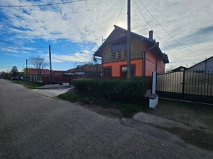 Casă de vânzare în Golești – locație excelentă lângă muzeu