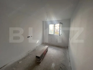 Apartament cu 3 camere, la parter, cu terasa si parcare ,zona Tineretului 