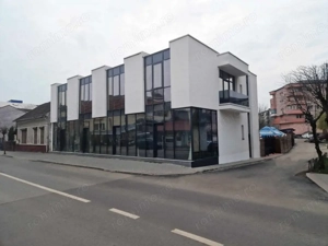 De inchiriat spatiu comercial cu expunere la artera circulata, Dealul Florilor