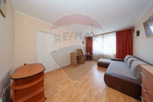 Apartament cu 3 camere de vânzare în zona Calea Bucuresti