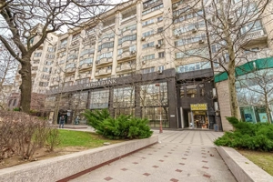 Apart 3 camere birouri stradal Bulevardul Unirii colt Nerva Traian